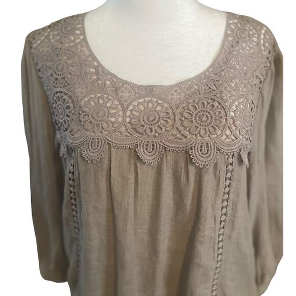 Fig and Flower Taupe Blouse with Lace‎ Yoke and Front Details Size Small - Picture 4 of 5